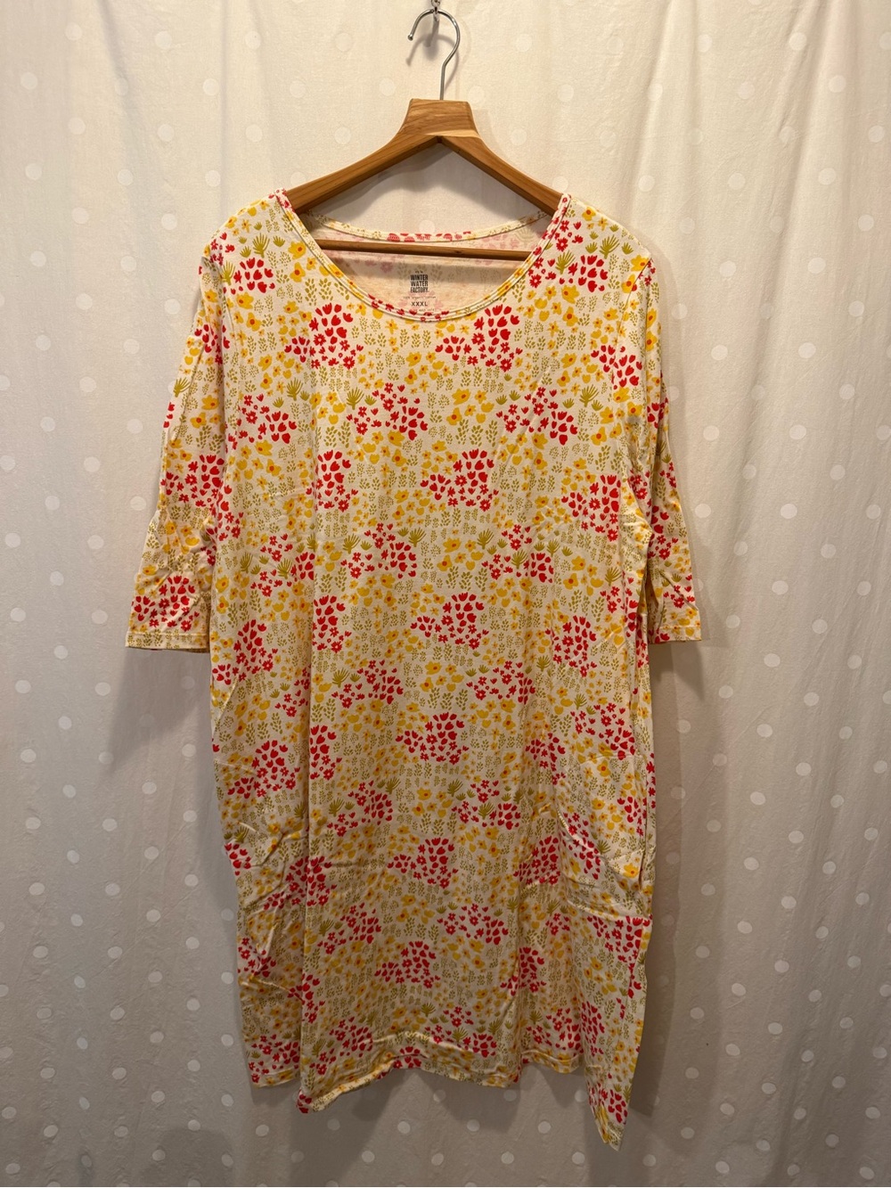 Women’s Helsinki Floral Print Shift Dress in Cream and Red